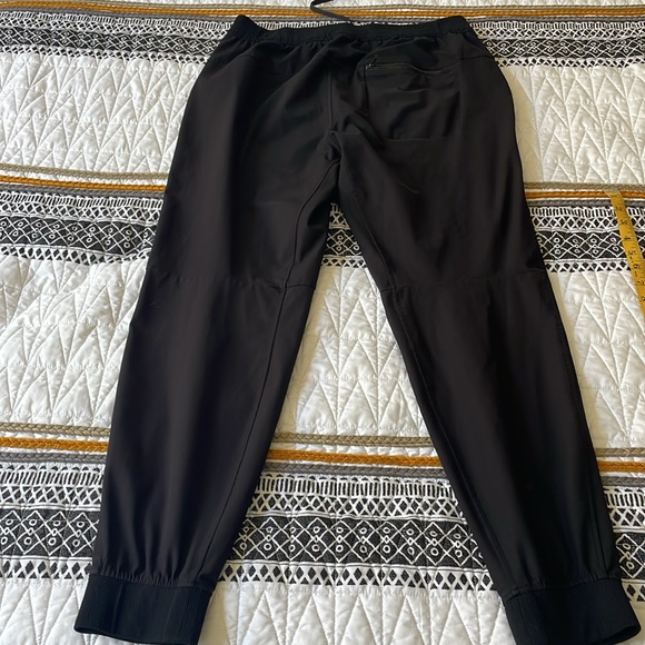 Lululemon athletic men’s pants sz L gently used - Picture 6 of 10